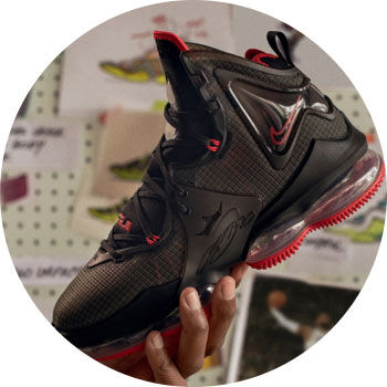 BASKETBALL SHOES