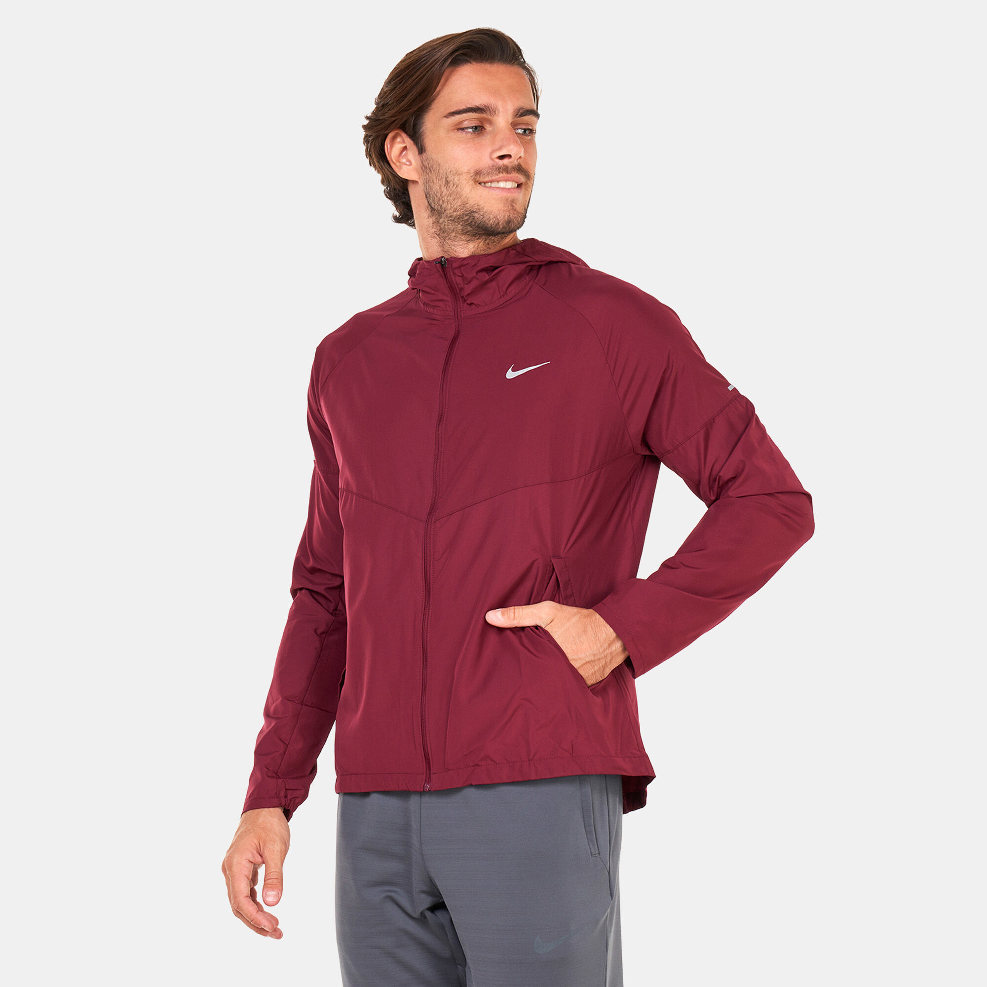 Nike essential best sale hooded running jacket