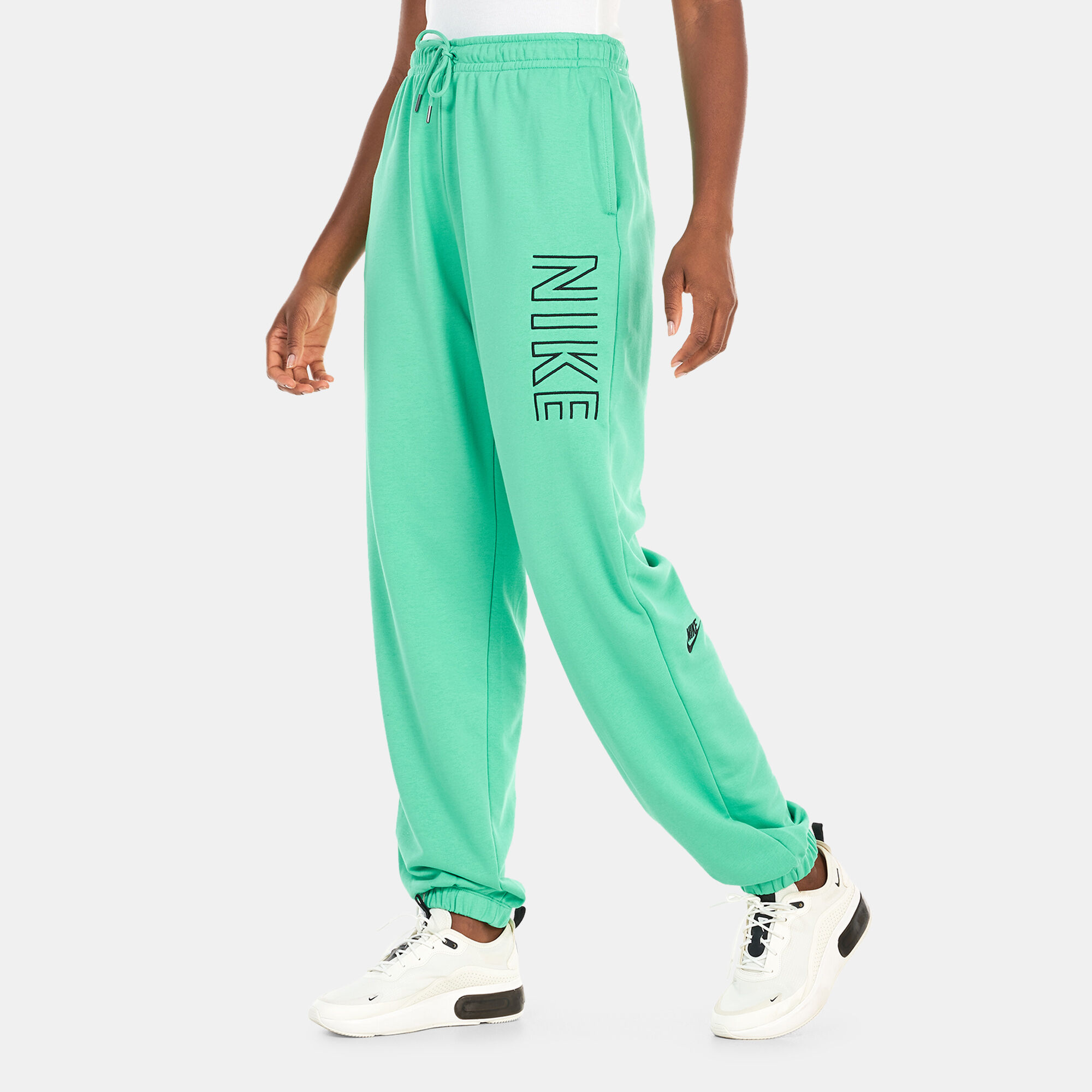 Nike joggers outfit womens best sale