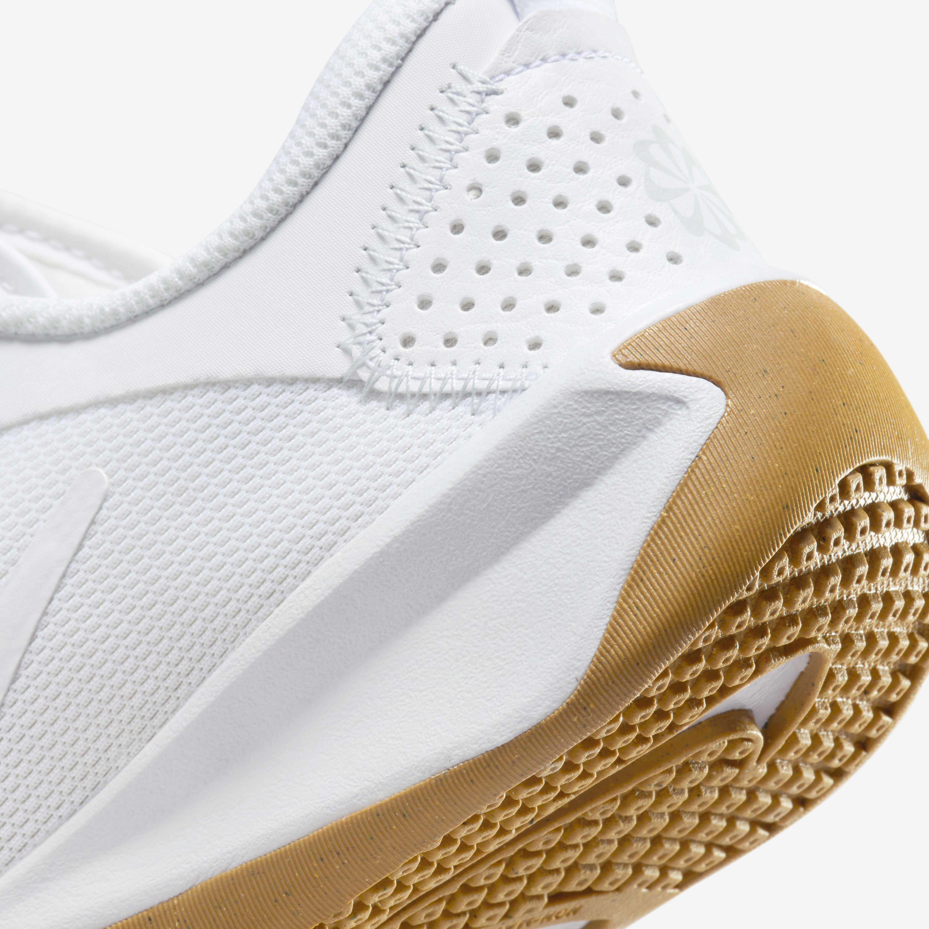 Nike indoor basketball shoes clearance
