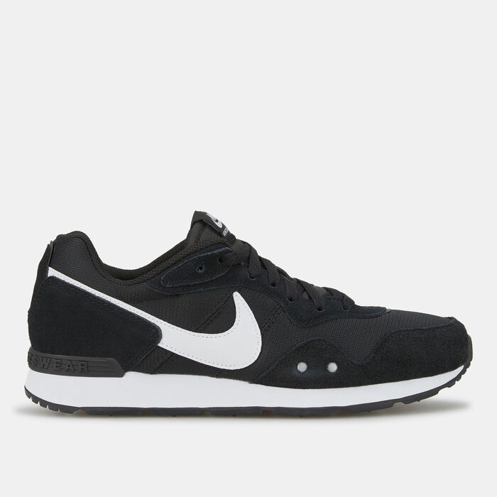 Nike Women's Venture Runner Shoe Black image number 0