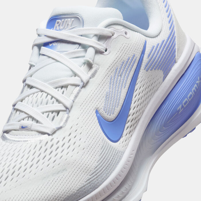 Nike Women's Vomero 18 Road Running Shoes White Nike Women's Vomero 18 Road Running Shoes White image number 4