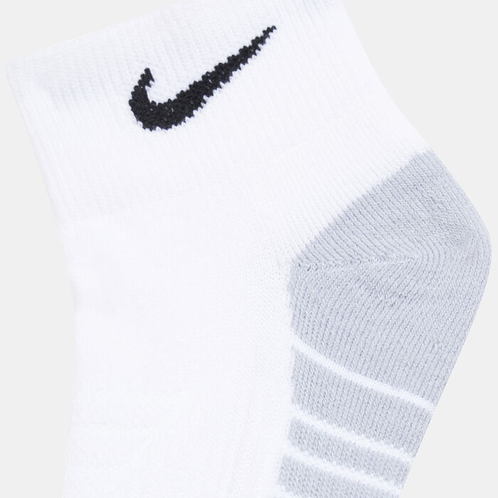 Nike Men's Everyday Max Cushioned Socks (3 Pack) White Nike Men's Everyday Max Cushioned Socks (3 Pack) White image number 1