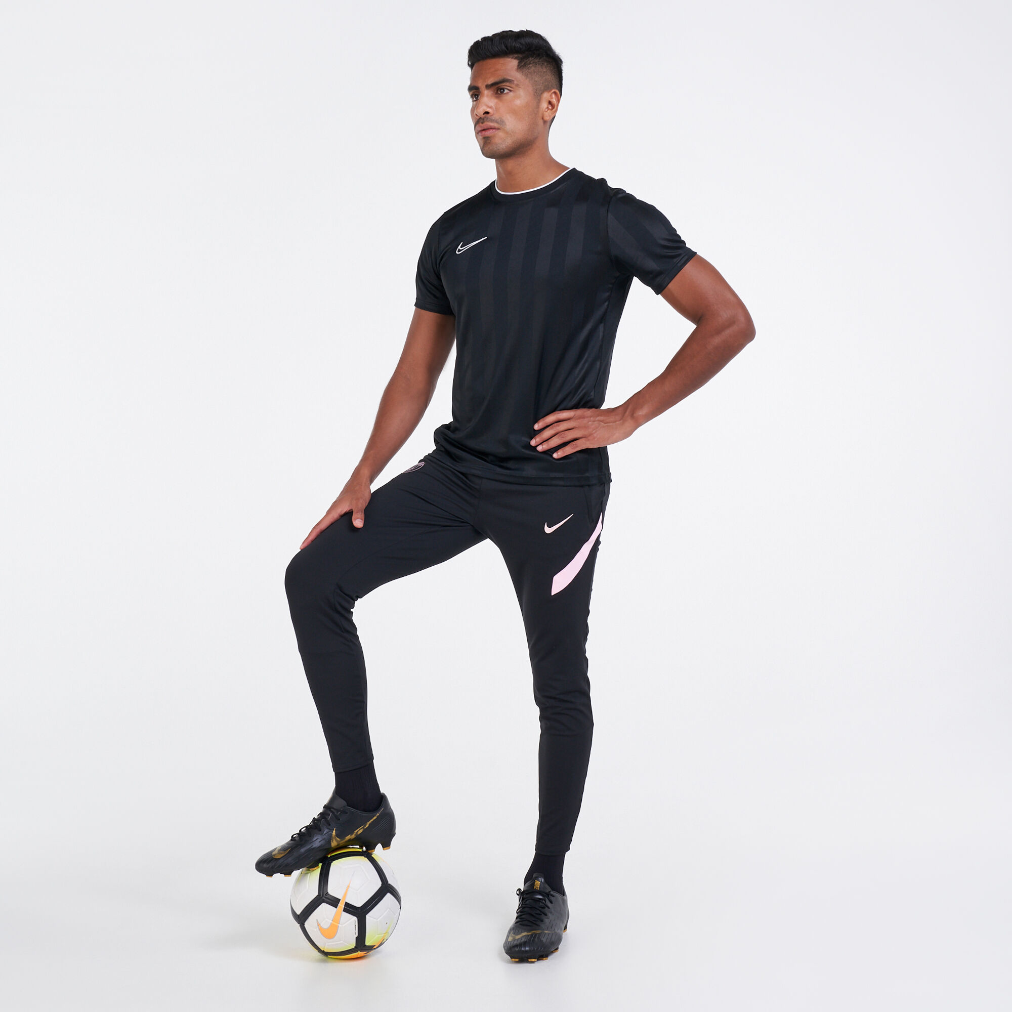Nike dri fit store strike joggers