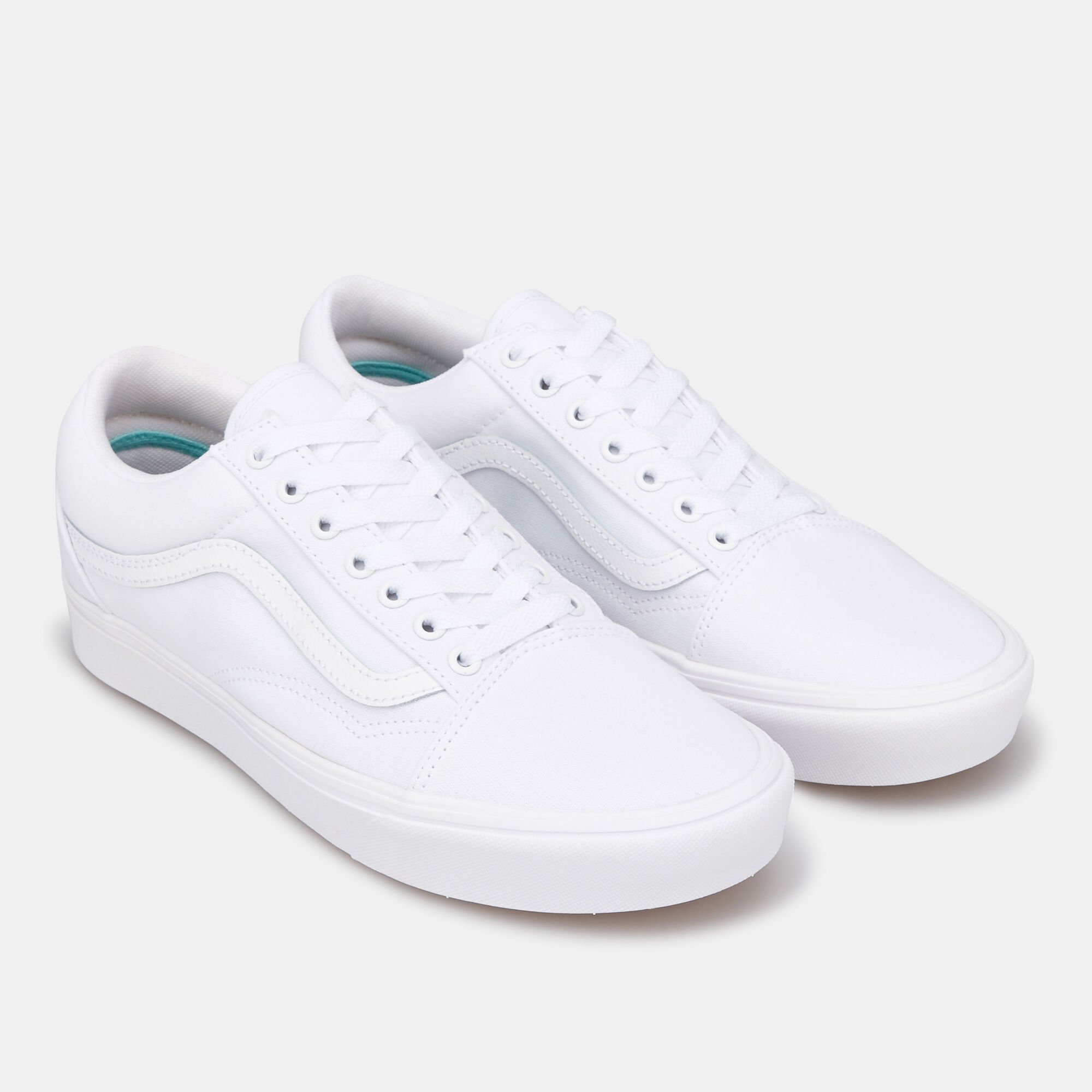Vans comfycush old skool white hot sale