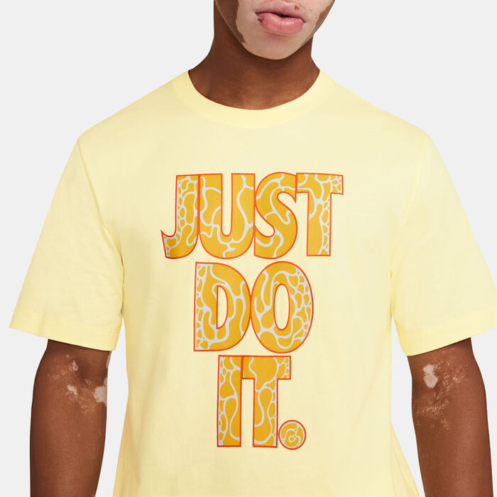 Nike Men's Sportswear T-Shirt yellow Nike Men's Sportswear T-Shirt yellow image number 2