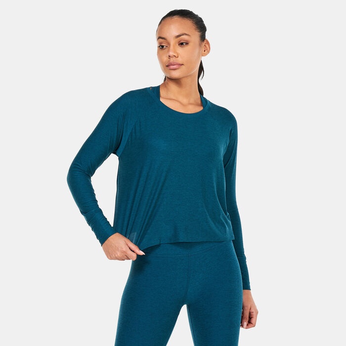 BEYOND YOGA Women's Featherweight Daydreamer Long Sleeve T-Shirt Green BEYOND YOGA Women's Featherweight Daydreamer Long Sleeve T-Shirt Green image number 0