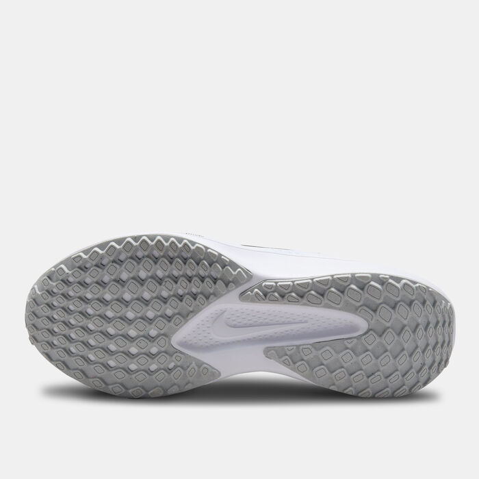 Nike Women's Quest 6 Road Running Shoes White Nike Women's Quest 6 Road Running Shoes White image number 3