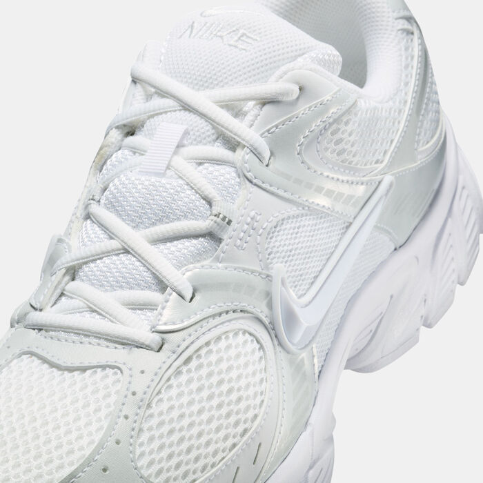 Nike Men's V5 RNR Shoes White Nike Men's V5 RNR Shoes White image number 4