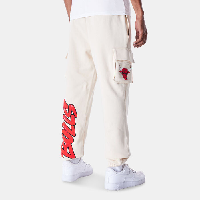 New Era Men's NBA Chicago Bulls Wordmark Sweatpants Beige New Era Men's NBA Chicago Bulls Wordmark Sweatpants Beige image number 1