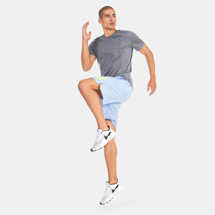 Nike Men's Dri-FIT Challenger 9-Inch Shorts Blue image number 2