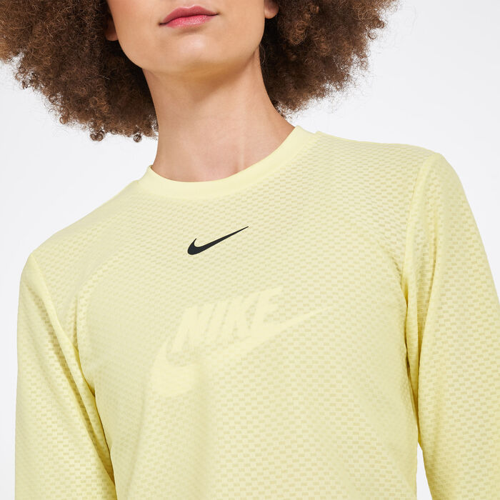 Nike Women's Sportswear Icon Clash T-Shirt Orange Nike Women's Sportswear Icon Clash T-Shirt Orange image number 3