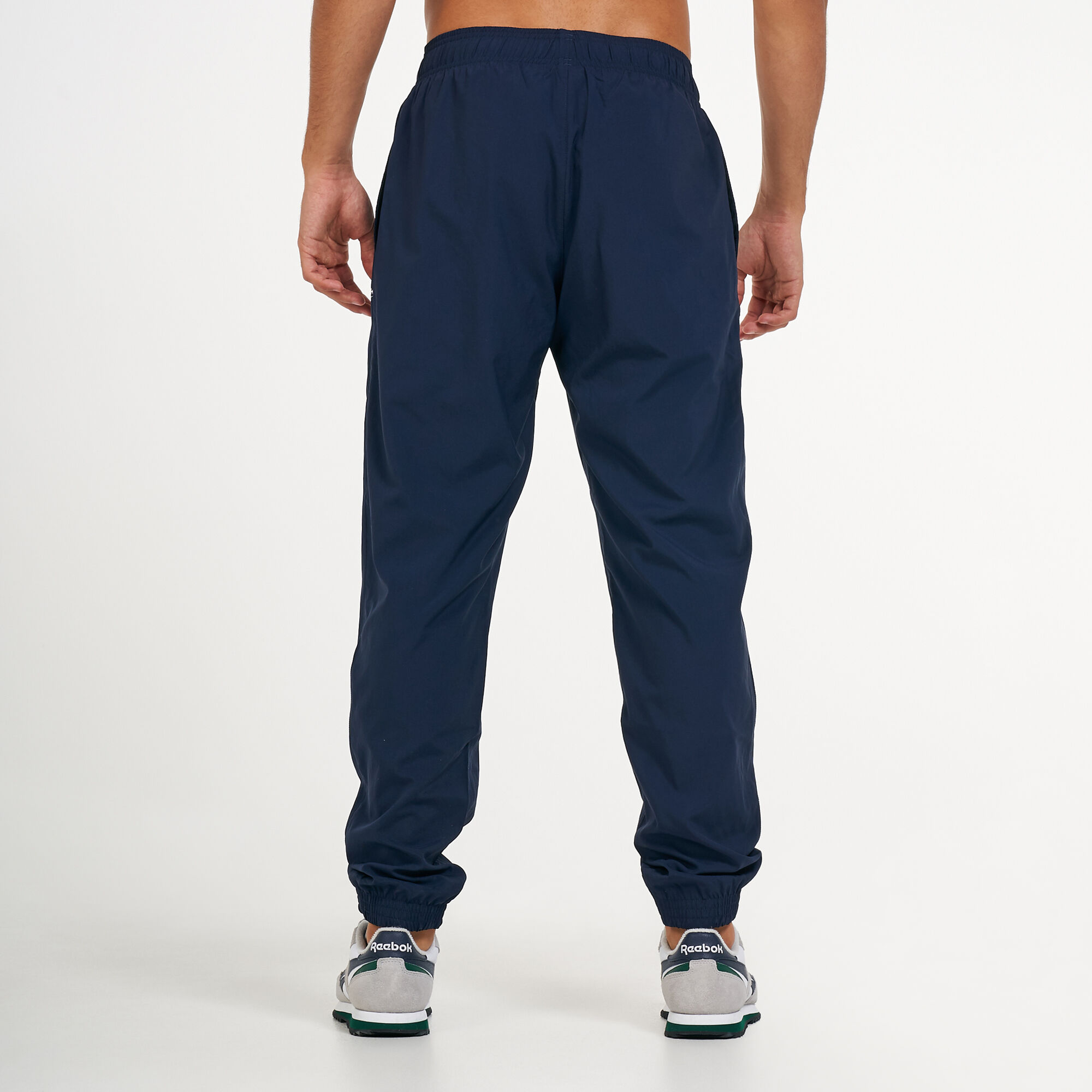 nike concrete jungle pack woven cuffed joggers in black