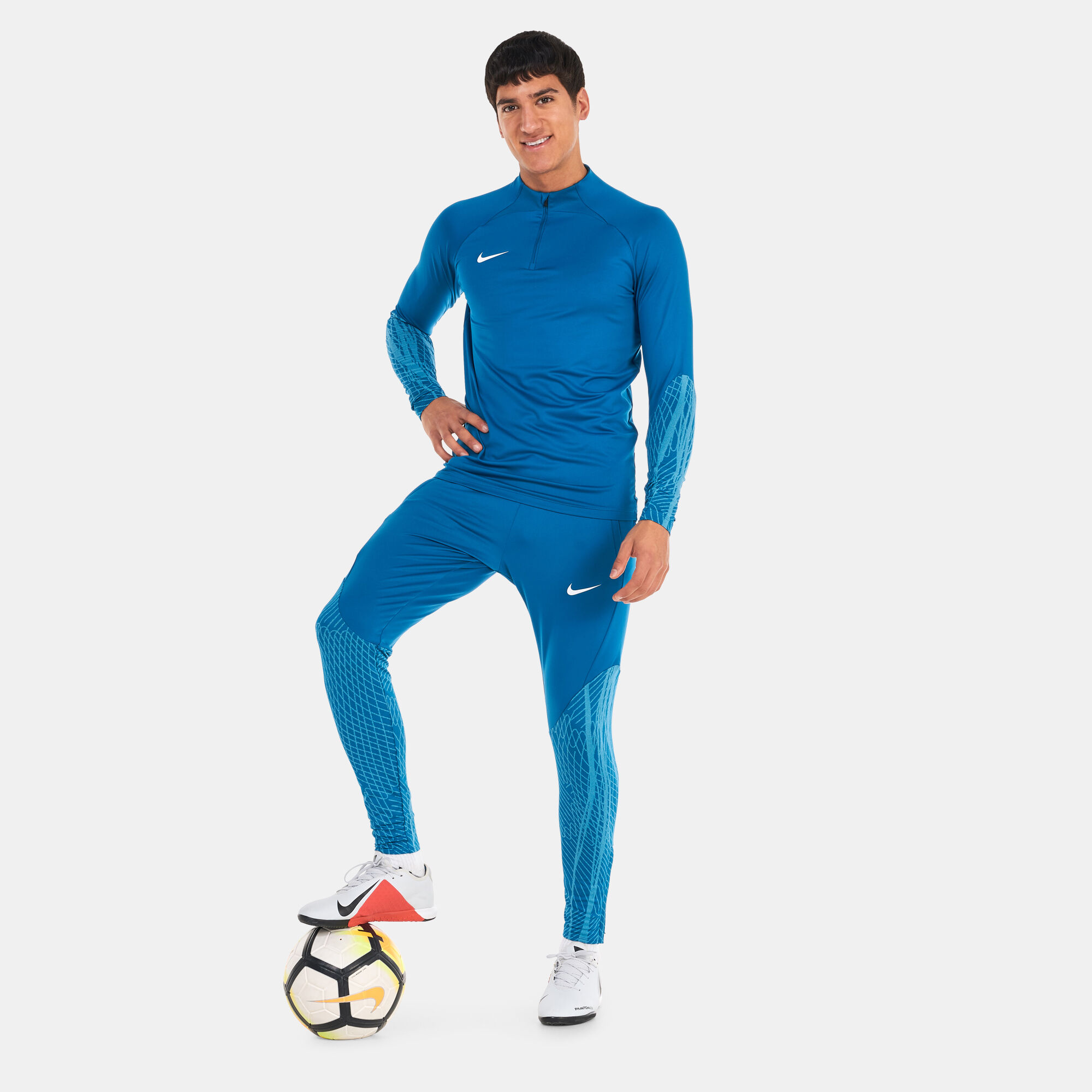 Buy Nike Men s Dri FIT Academy23 Football Pants Green in KSA SSS