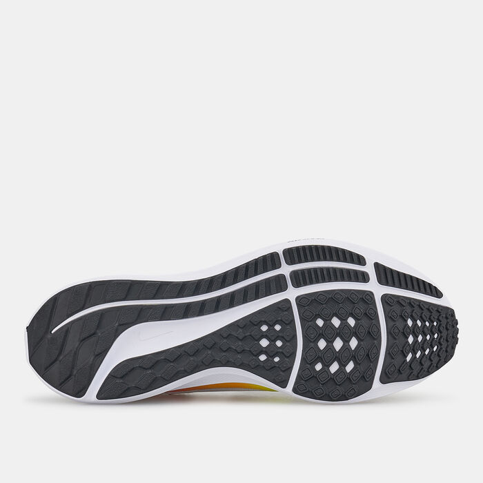 Nike Women's Pegasus 40 Road Running Shoe White image number 4