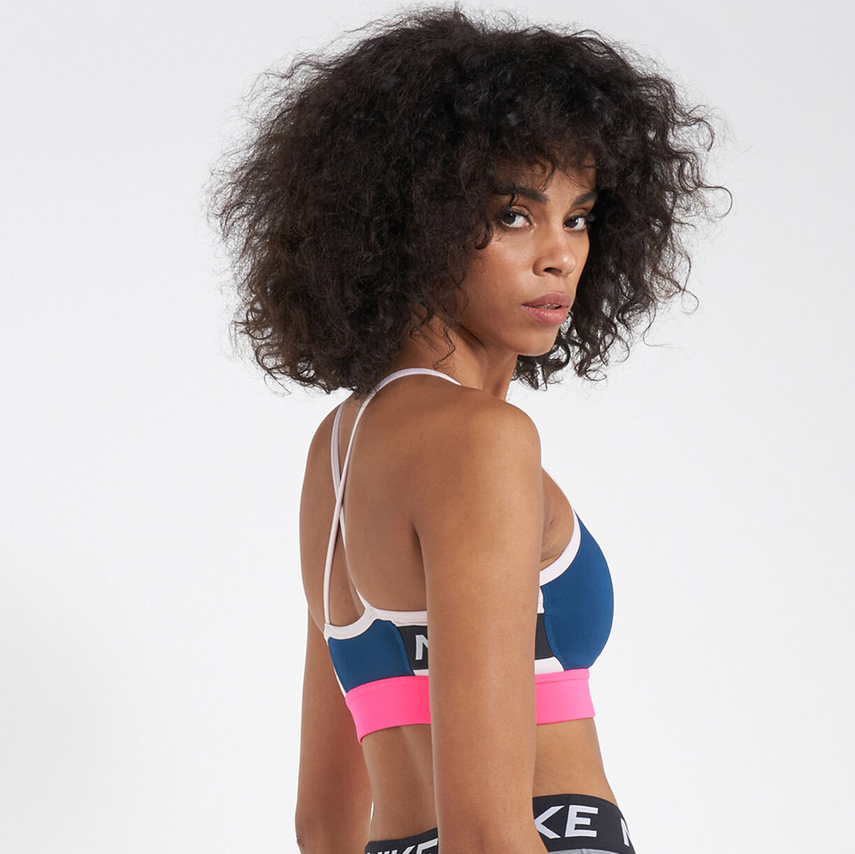 Nike icnclsh bra light sales