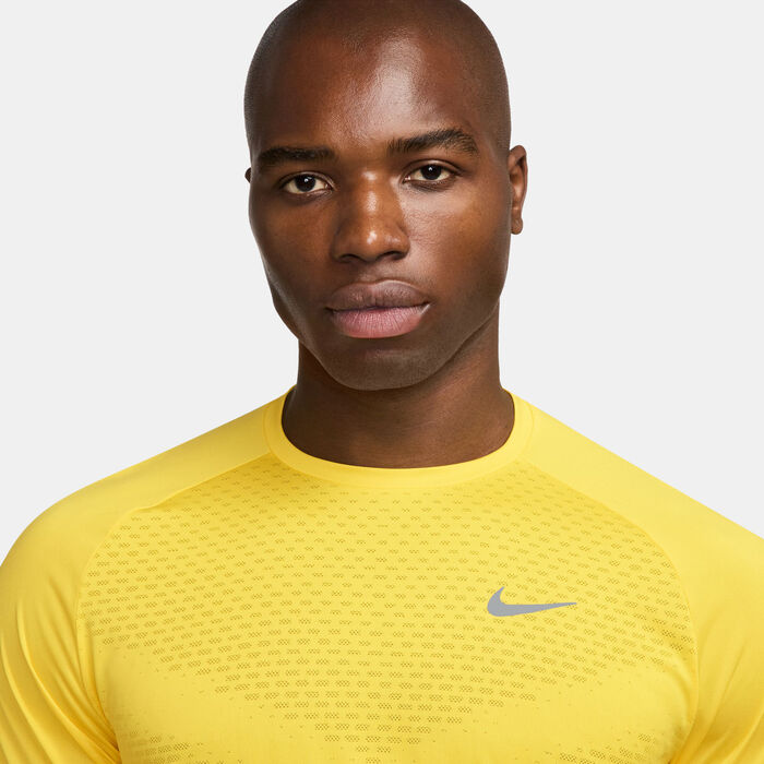 Nike Men's Stride Dri-FIT ADV Running Top yellow Nike Men's Stride Dri-FIT ADV Running Top yellow image number 2