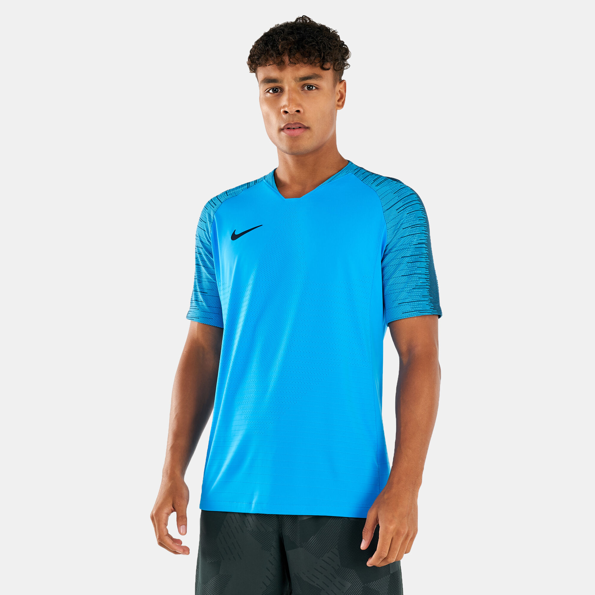 Buy Nike Men s VaporKnit Strike T Shirt Blue in KSA SSS