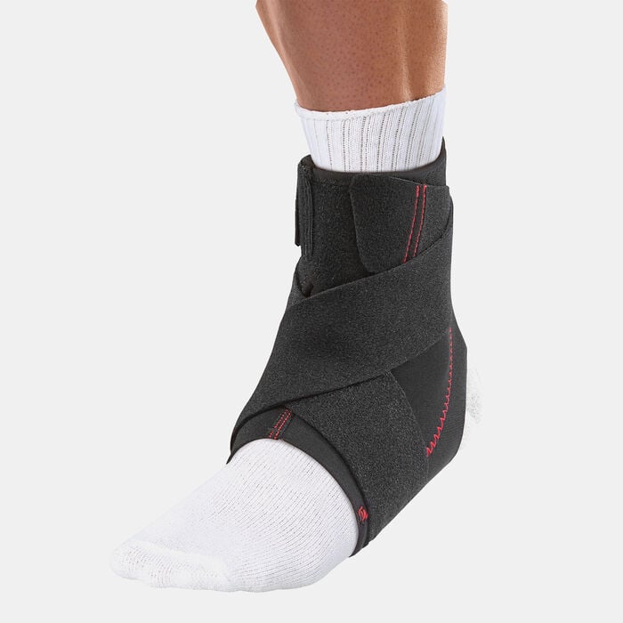Mueller Adjustable Ankle Support (One Size) Black Mueller Adjustable Ankle Support (One Size) Black image number 0