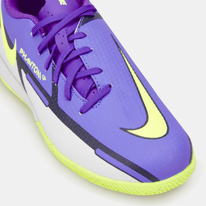 Nike Kids' Phantom GT2 Academy Indoor Court Football Shoe Purple Nike Kids' Phantom GT2 Academy Indoor Court Football Shoe Purple image number 4