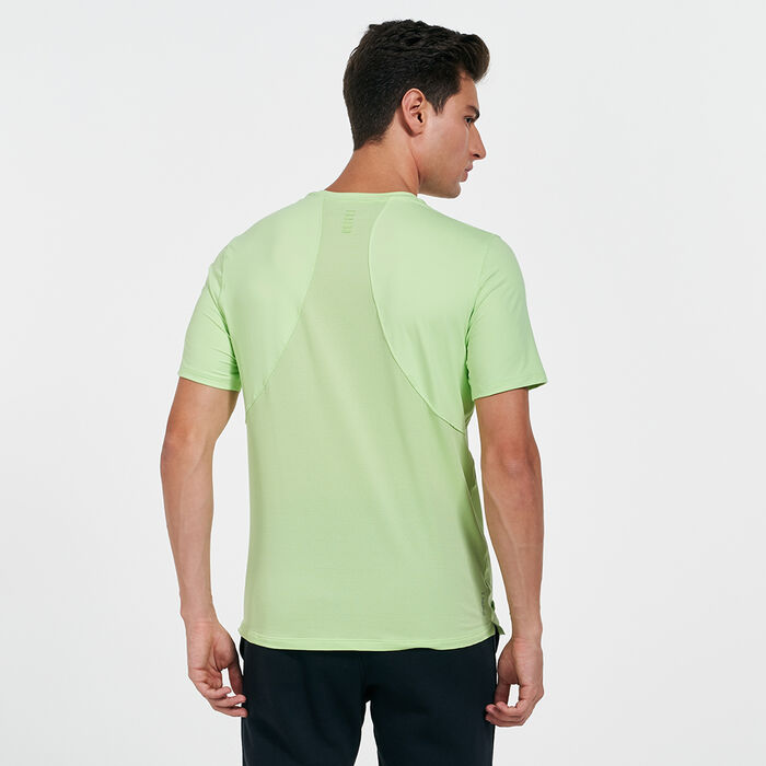 Under Armour Men's Iso-Chill Run T-Shirt Under Armour Men's Iso-Chill Run T-Shirt image number 1