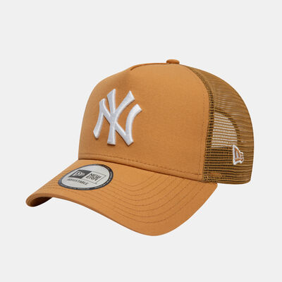 New Era Men's MLB New York Yankees League Essential 9FORTY Trucker Cap Beige