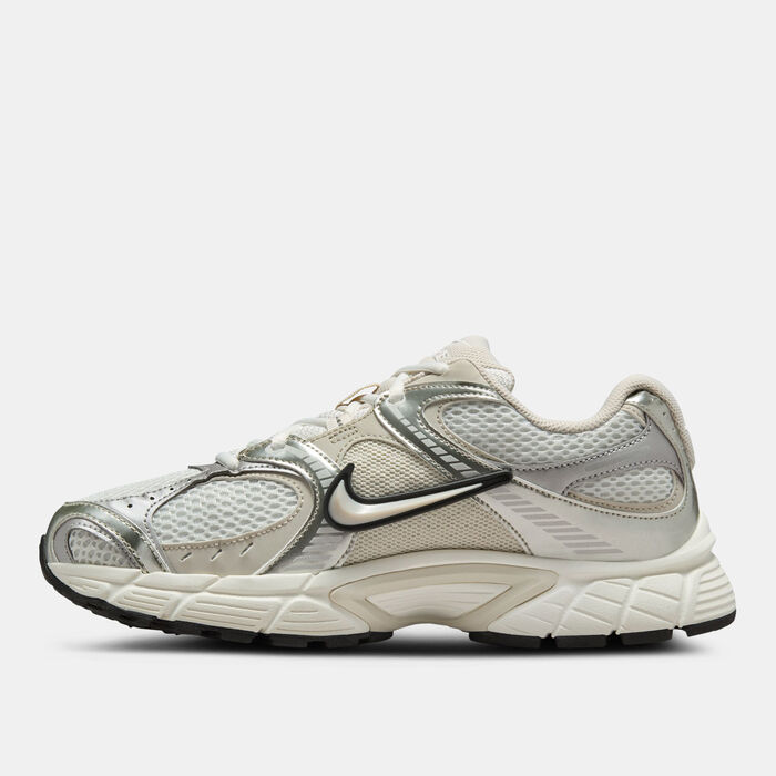 Nike Women's V5 RNR Shoes White Nike Women's V5 RNR Shoes White image number 2