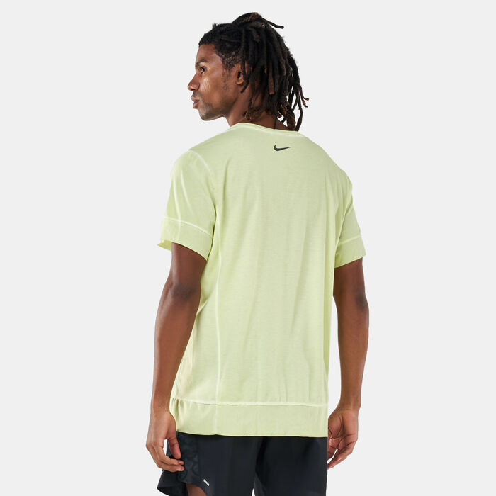 Nike Men's Yoga Dri-FIT T-Shirt Green Nike Men's Yoga Dri-FIT T-Shirt Green image number 1