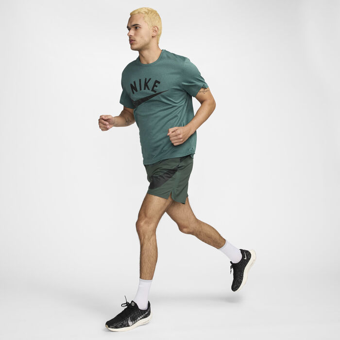 Nike Men's Challenger Swoosh Dri-FIT Running Shorts Green Nike Men's Challenger Swoosh Dri-FIT Running Shorts Green image number 8
