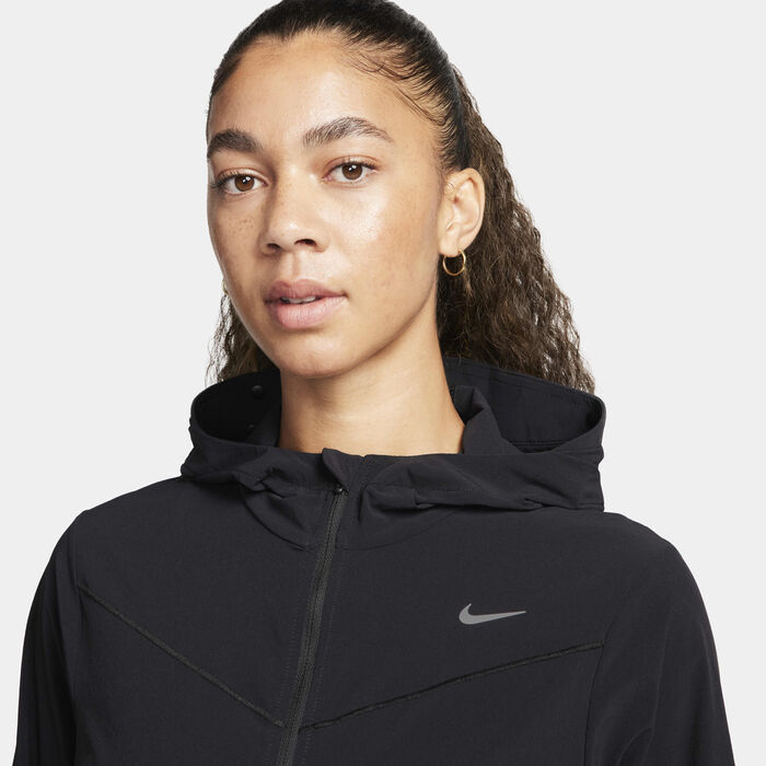 Nike Women's Swift UV Running Jacket Black image number 2