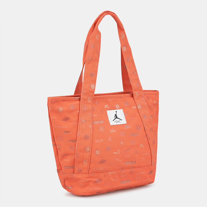 Jordan Women's Flight Printed Carryall Tote Recycled Water Resistant Tote Bag (38L) Beige Jordan Women's Flight Printed Carryall Tote Recycled Water Resistant Tote Bag (38L) Beige image number 2