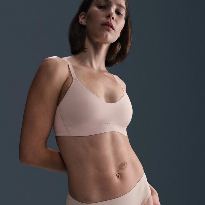 Nike Women's Brief Period Leak Protection Underwear Beige Nike Women's Brief Period Leak Protection Underwear Beige image number 2