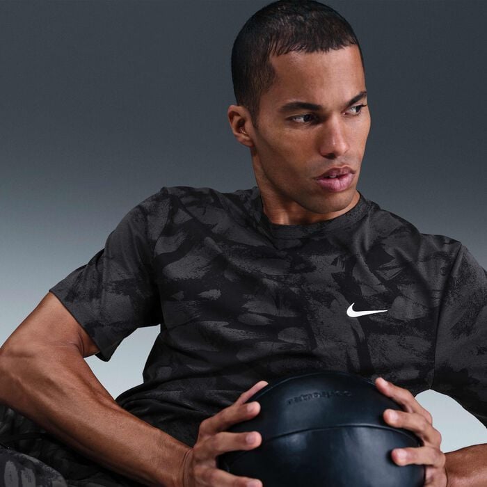 Nike Men's UV Hyverse Dri-FIT Training Top Black Nike Men's UV Hyverse Dri-FIT Training Top Black image number 2