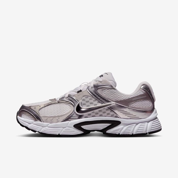 Nike Men's V5 RNR Shoes White Nike Men's V5 RNR Shoes White image number 0
