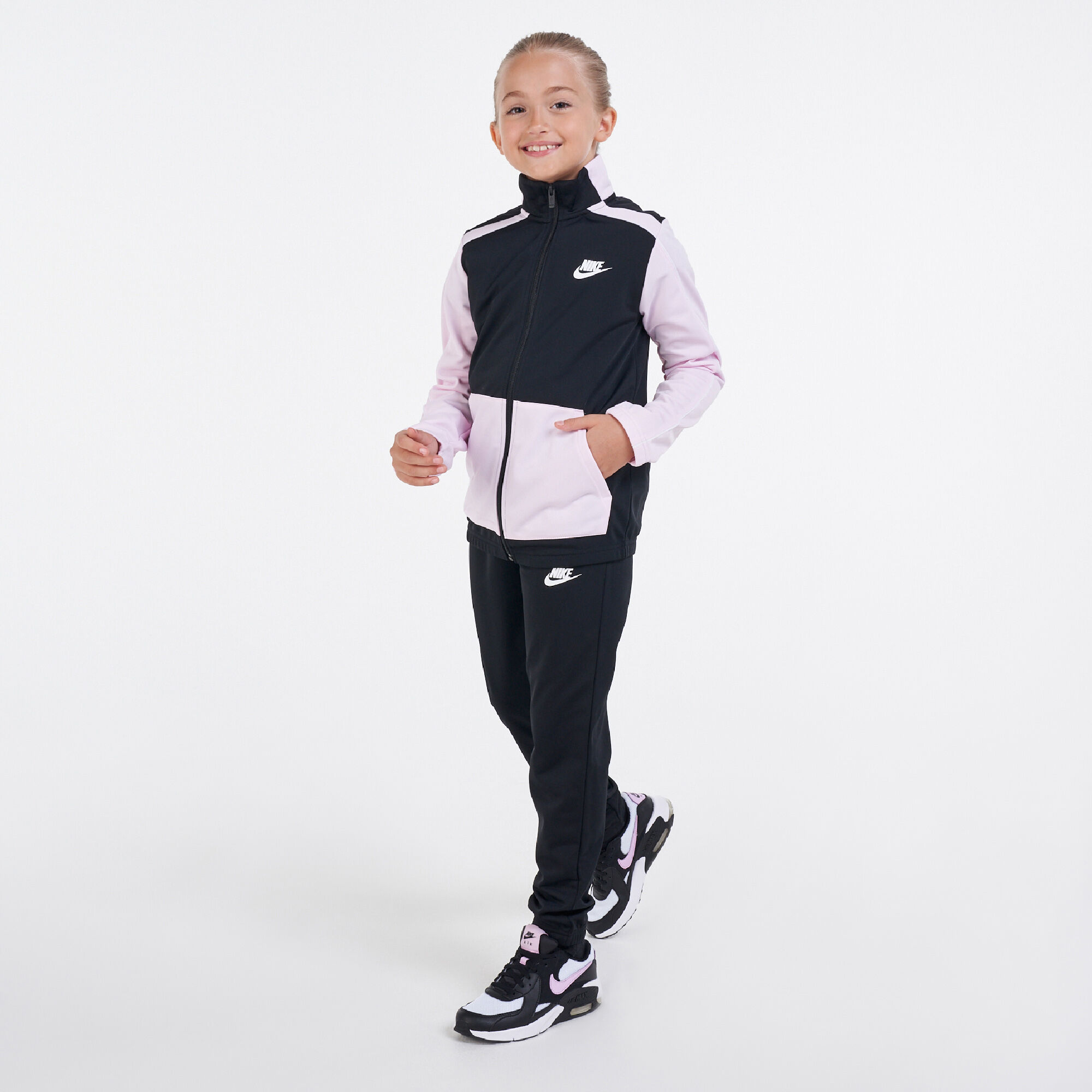 Older boys hotsell nike tracksuit