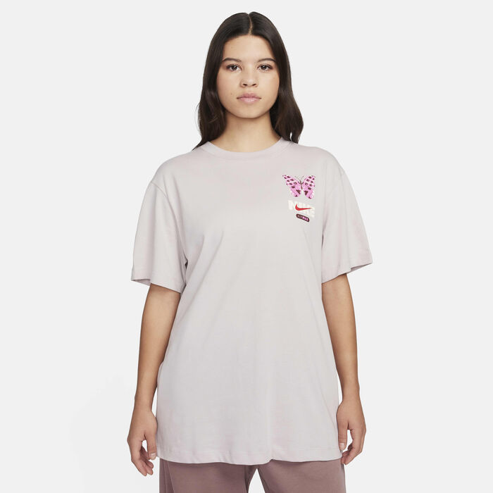 Nike Women's Sportswear Graphic Boyfriend T-Shirt Beige Nike Women's Sportswear Graphic Boyfriend T-Shirt Beige image number 1