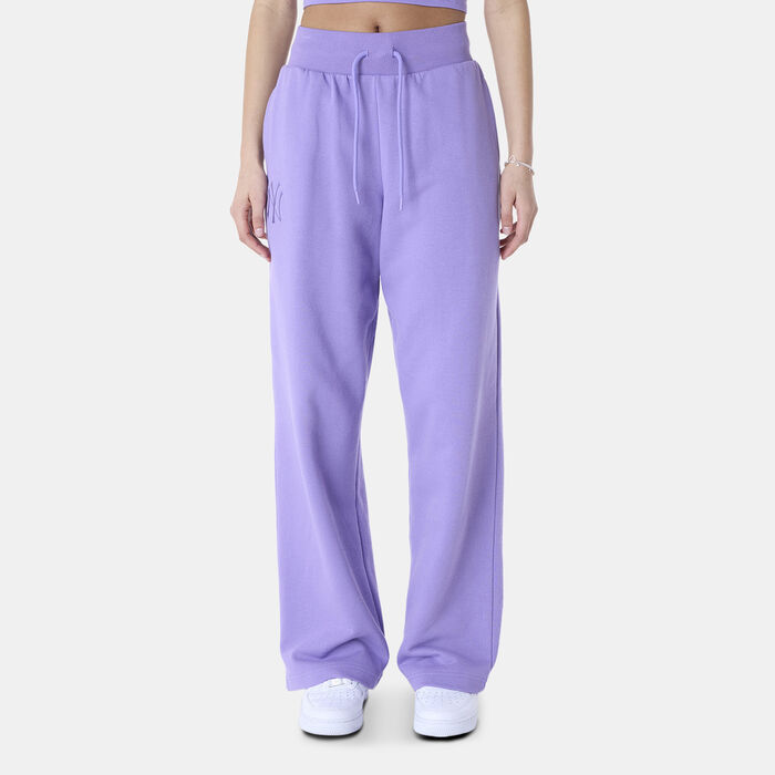 New Era Women's MLB New York Yankees League Essential Joggers Purple image number 0