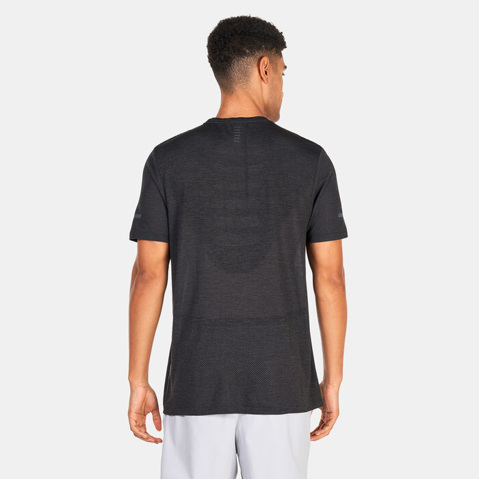 Under Armour Men's UA Seamless Stride Running T-Shirt Black Under Armour Men's UA Seamless Stride Running T-Shirt Black image number 1