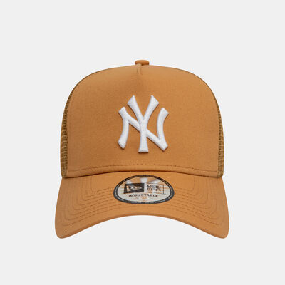New Era Men's MLB New York Yankees League Essential 9FORTY Trucker Cap Beige