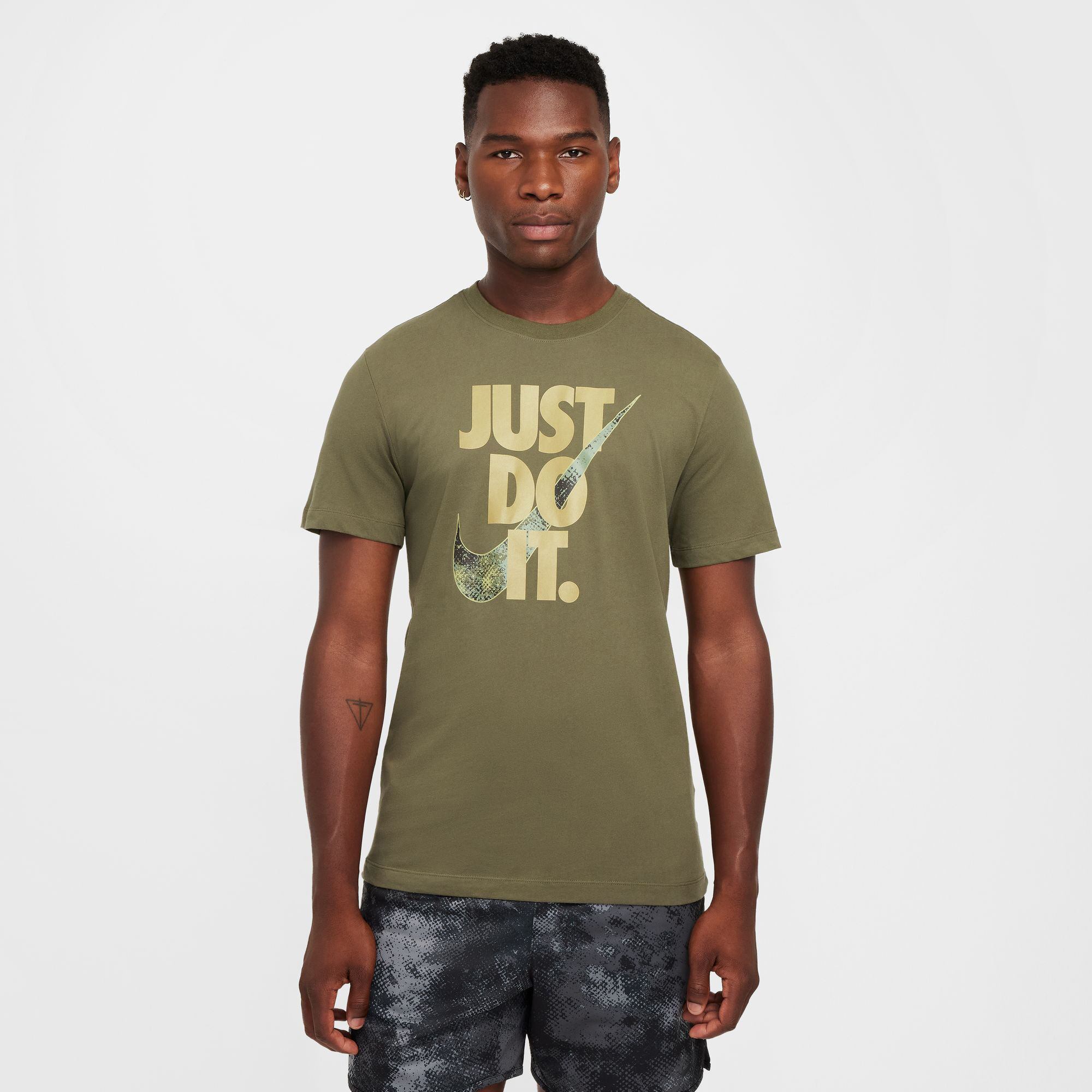 Men s Dri FIT Fitness Training T Shirt Brown Nike in KSA SSS