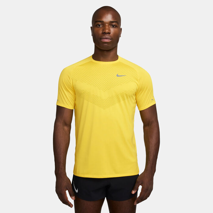 Nike Men's Stride Dri-FIT ADV Running Top yellow Nike Men's Stride Dri-FIT ADV Running Top yellow image number 0
