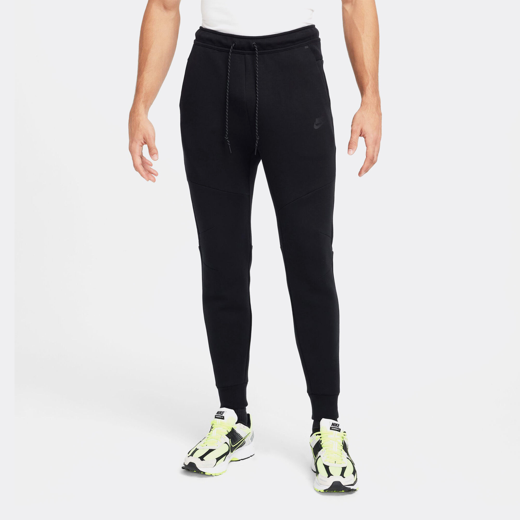 Nike joggers black mens store