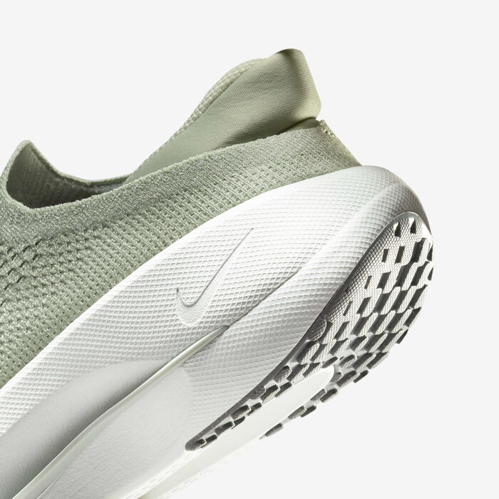 Nike Women's Reina EasyOn Shoes Green Nike Women's Reina EasyOn Shoes Green image number 8