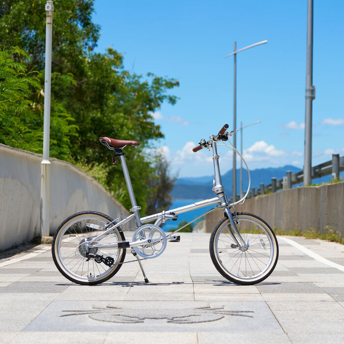 Dahon Bike Boardwalk D8 Folding Bike  White image number 2