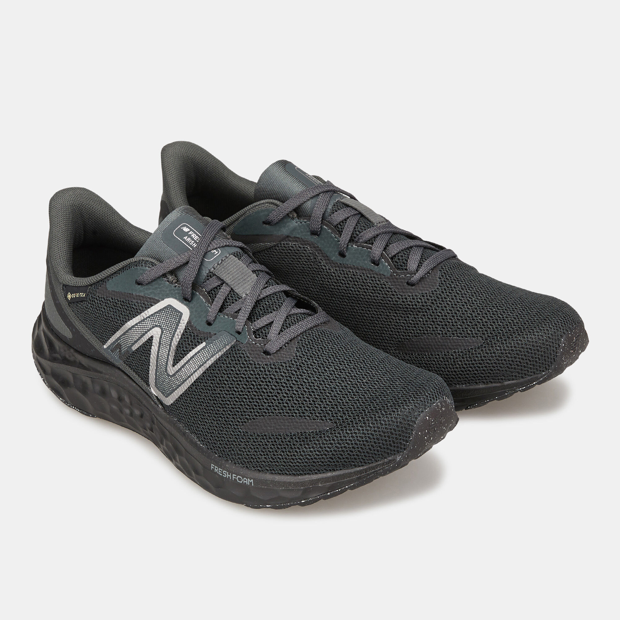 Buy New Balance Men's Fresh Foam Arishi v4 Running Shoe Black in KSA SSS