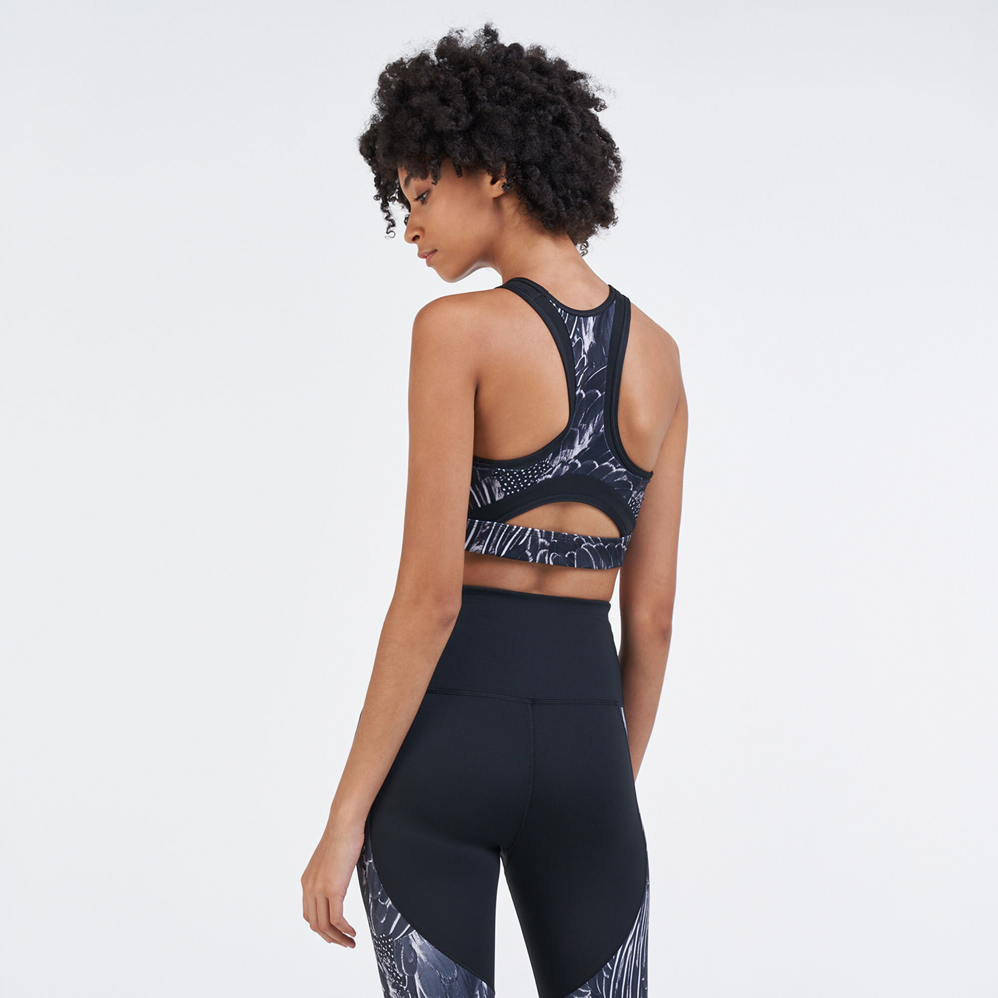 Nike swoosh hot sale feather curve bra