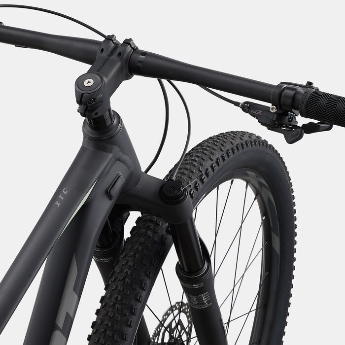 Giant Men's XTC SLR 2 Mountain Bike Black image number 1