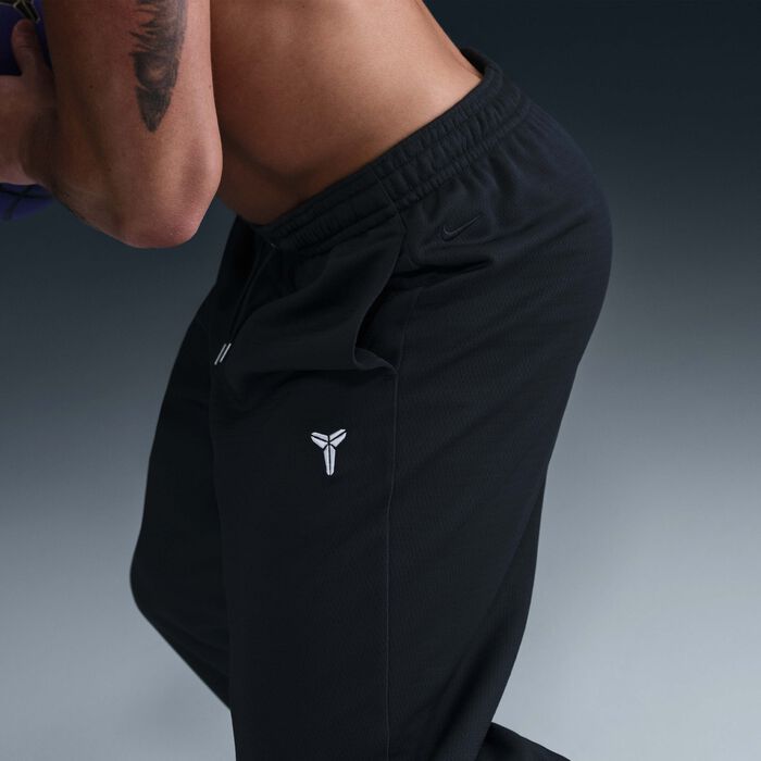 Nike Men's Kobe Bryant Therma-FIT Basketball Pants Black Nike Men's Kobe Bryant Therma-FIT Basketball Pants Black image number 4
