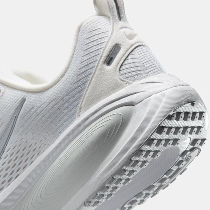 Nike Women's Vomero 18 Road Running Shoes White Nike Women's Vomero 18 Road Running Shoes White image number 5