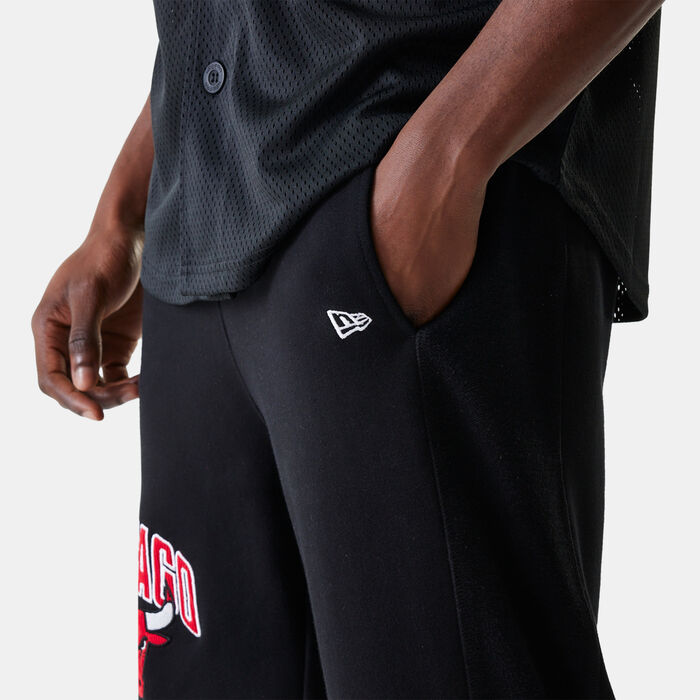 New Era Men's NBA Chicago Bulls Arch Graphic Joggers Black image number 4